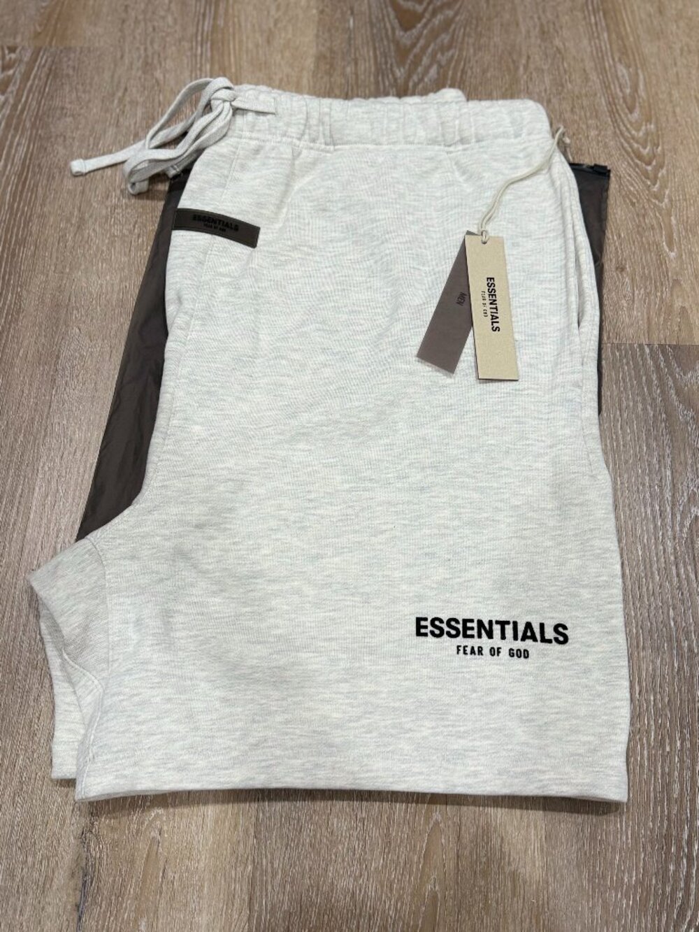 SS22 Essentials Sweatshort Light Oatmeal